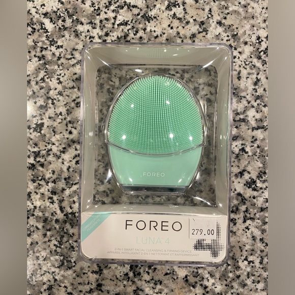 Foreo Luna 4 Smart Facial Cleansing and Firming Device - Picture 11 of 16